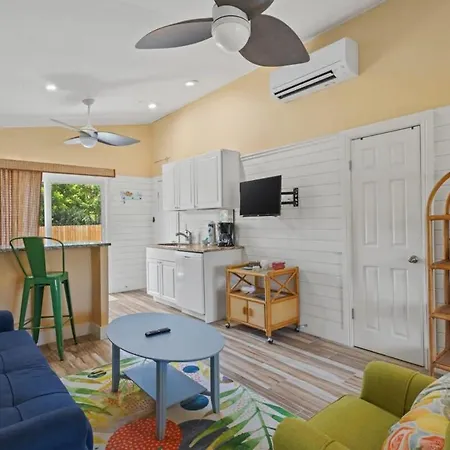 Renovated Cottage At The Historic Palms Inn Of Sanibel- Includes Pool And Bikes